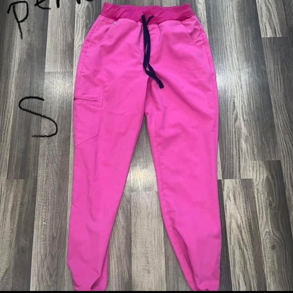 Pink figs size small. Perfect condition.